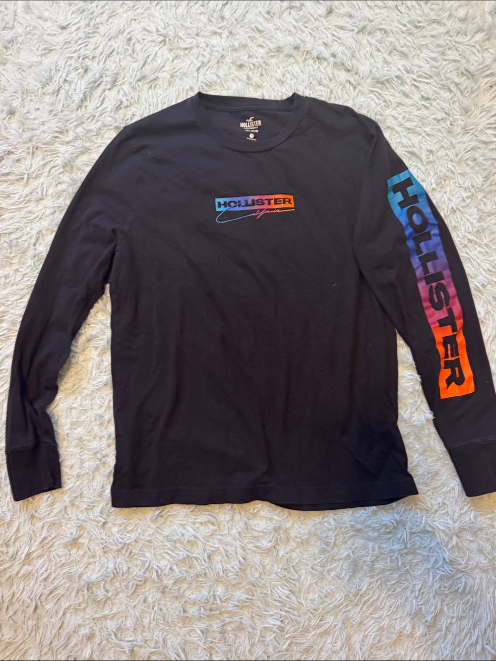 Hollister Black Long-Sleeve Tee with Multicolor Gradient Logo men’s medium. 99